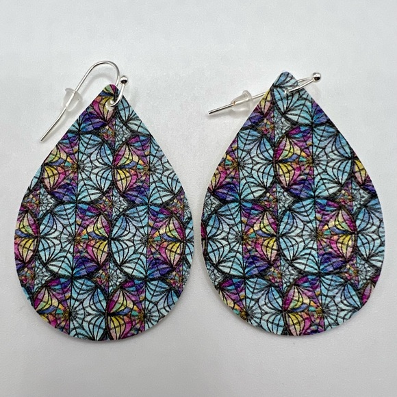 Wednesday Addams teardrop earrings, lightweight, handmade, vegan - Picture 2 of 4